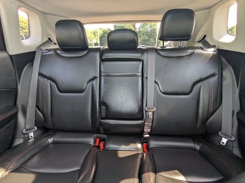 Used 2019 Jeep Compass Trailhawk w/ Leather Interior Group AWD/4WD image 19