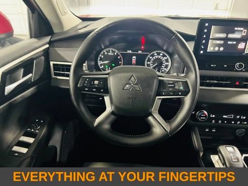 Used 2025 Mitsubishi Outlander SE FWD image 5