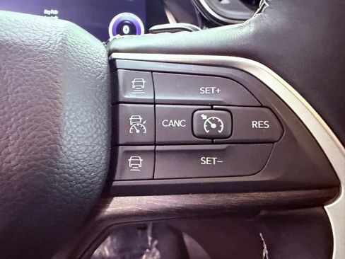 Used 2022 Jeep Grand Cherokee L Limited w/ Luxury Tech Group II image 26