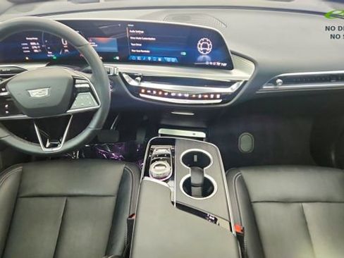 Used 2025 Cadillac Lyriq Sport AWD/4WD image 89