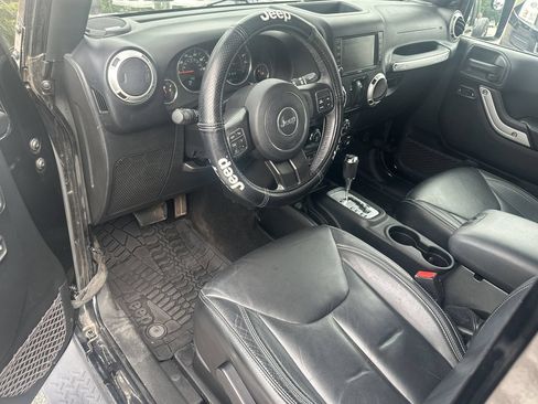 Used 2018 Jeep Wrangler Sahara w/ Connectivity Group AWD/4WD image 19
