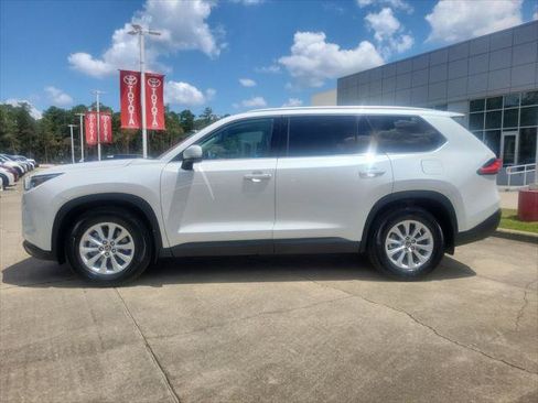 Certified 2024 Toyota Grand Highlander XLE FWD image 2