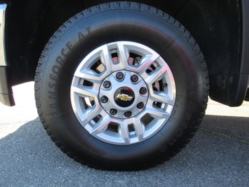 Used 2022 Chevrolet Silverado 2500 LT w/ Convenience Package image 19