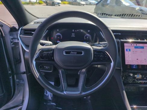 Used 2024 Jeep Grand Cherokee Overland w/ Luxury Tech Group IV AWD/4WD image 17