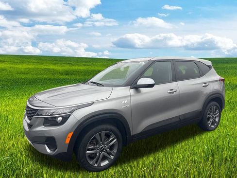 Used 2023 Kia Seltos LX image 10