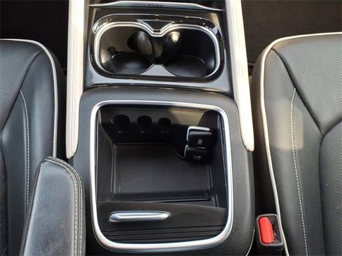 Used 2023 Chrysler Pacifica Limited image 23