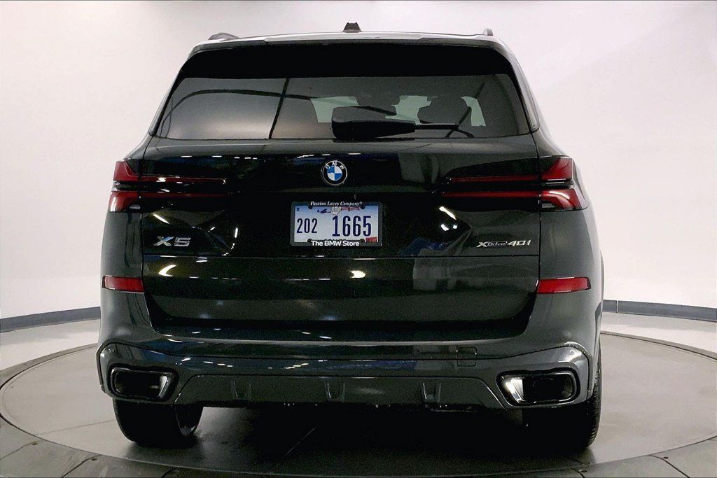 Used 2026 BMW X5 xDrive40i w/ M Sport Package AWD/4WD image 3