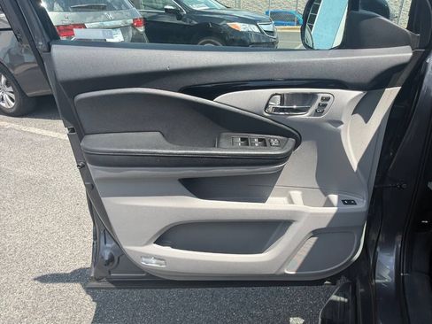 Used 2017 Honda Pilot Touring image 12