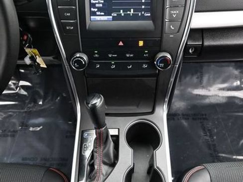 Used 2017 Toyota Camry SE FWD image 16