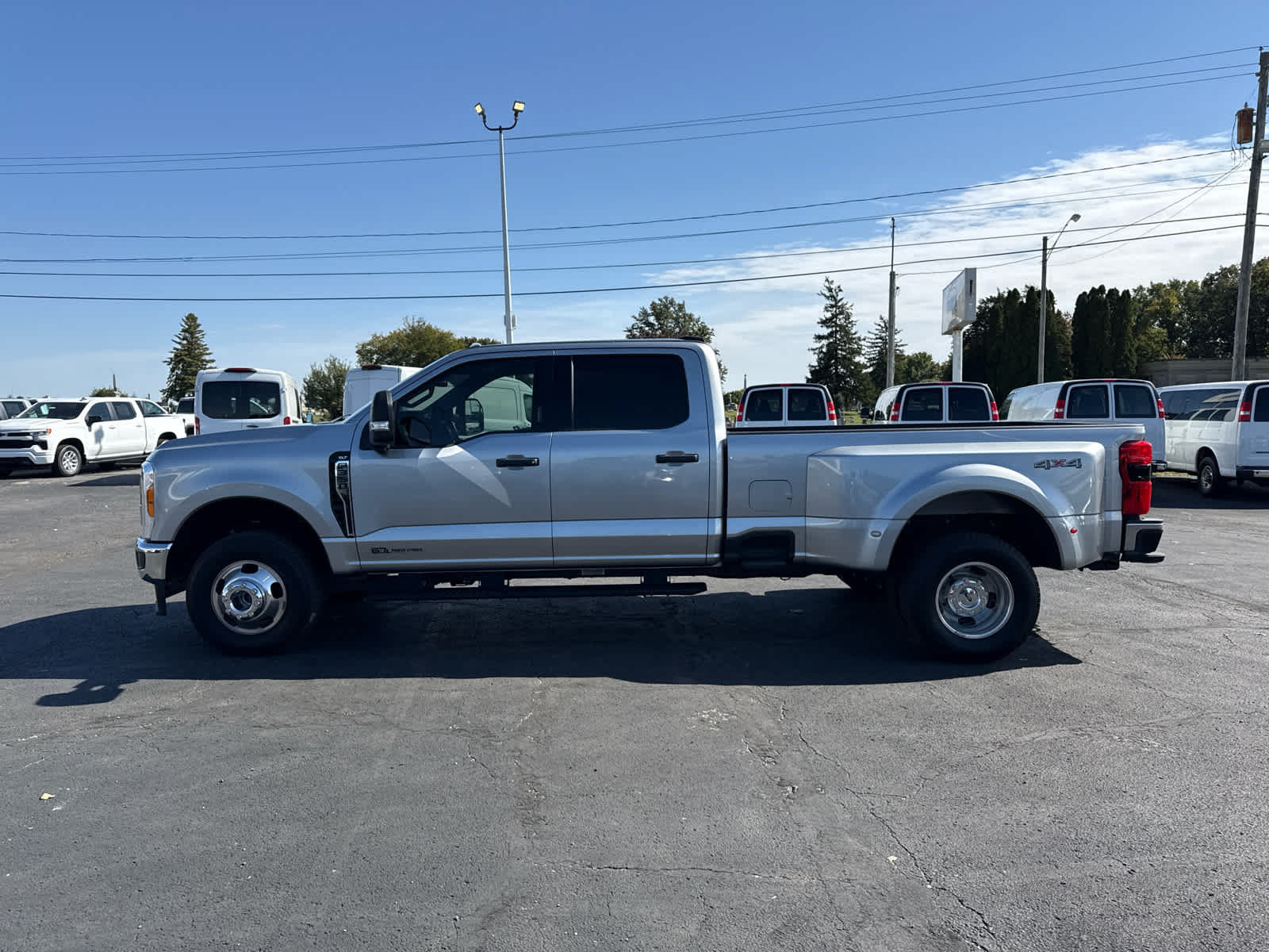 Used 2023 Ford F350 XLT w/ 360-Degree Camera Package AWD/4WD image 2