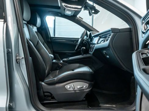 Certified 2026 Porsche Macan AWD/4WD image 29