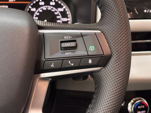 New 2025 Mitsubishi Outlander SE image 9