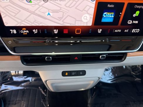 Used 2025 Volkswagen ID. Buzz 1st Edition image 19