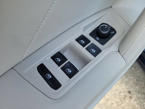 Certified 2023 Volkswagen Tiguan SE w/ Panoramic Sunroof Package FWD image 14