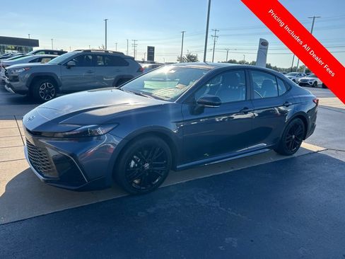 Used 2026 Toyota Camry SE FWD image 10