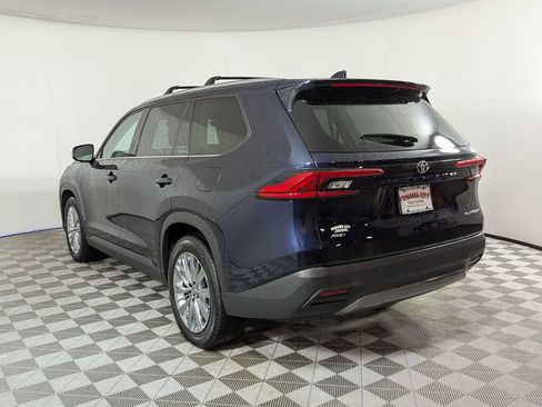 Used 2024 Toyota Grand Highlander AWD image 5