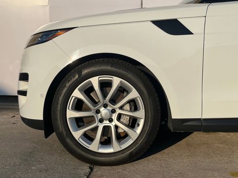 Used 2025 Land Rover Range Rover Sport SE image 10