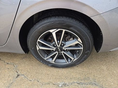 Used 2024 Kia Forte LXS w/ LXS Technology Package FWD image 21