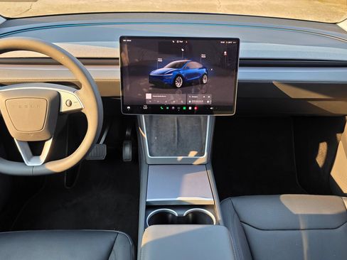 Used 2026 Tesla Model Y AWD image 16