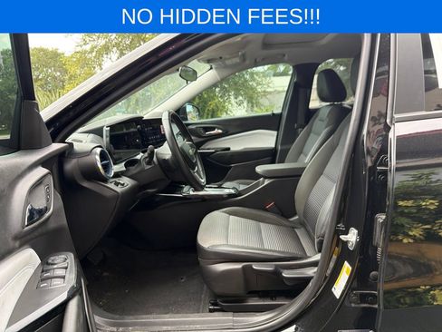 Used 2025 Chevrolet Trax LT w/ Sunroof Package FWD image 14