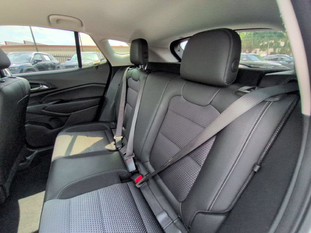 Used 2025 Chevrolet Trax LT w/ LT Convenience Package FWD image 27