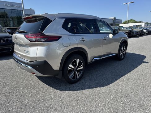 Used 2023 Nissan Rogue Platinum w/ Platinum Premium Package AWD/4WD image 3