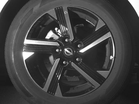 Used 2025 Nissan Sentra SV FWD image 18