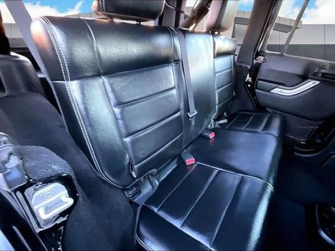 Used 2012 Jeep Wrangler Unlimited Rubicon w/ Connectivity Group image 25