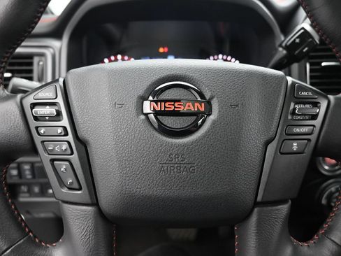 Used 2021 Nissan Titan PRO-4X w/ Pro-4x Convenience Package AWD/4WD image 11