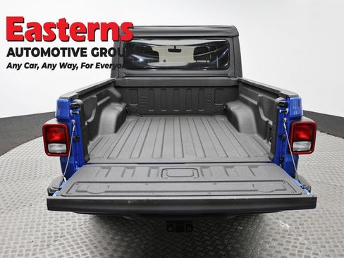 Used 2021 Jeep Gladiator Overland AWD/4WD image 7