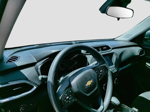 Used 2023 Chevrolet TrailBlazer LT FWD image 11