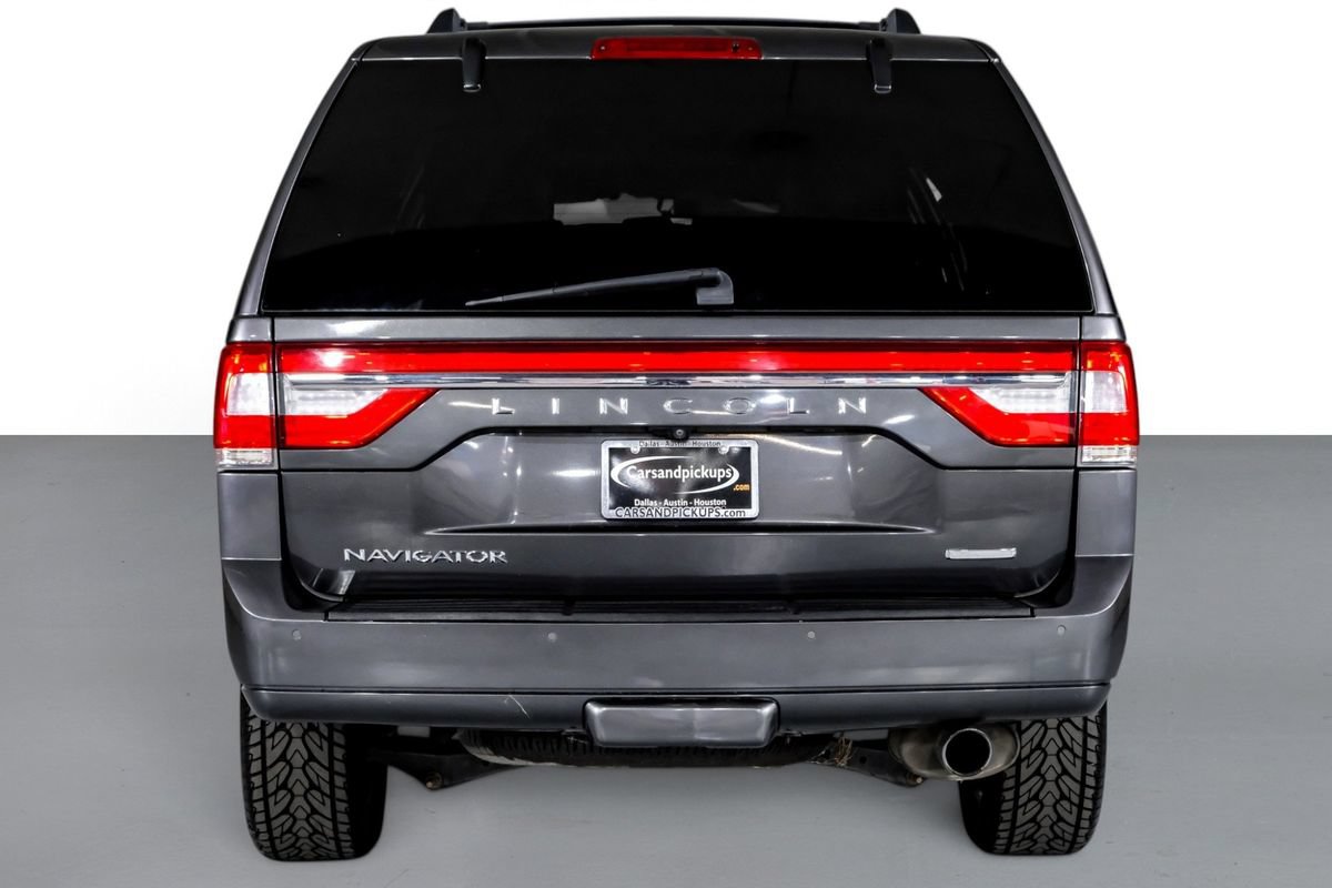 Used 2016 Lincoln Navigator Select RWD image 9