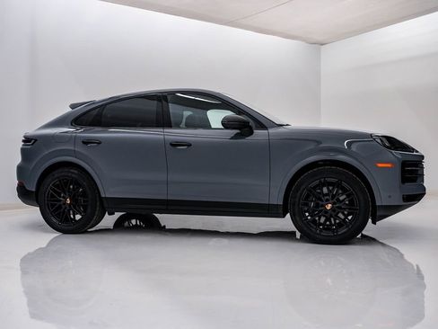 Certified 2025 Porsche Cayenne Coupe image 9