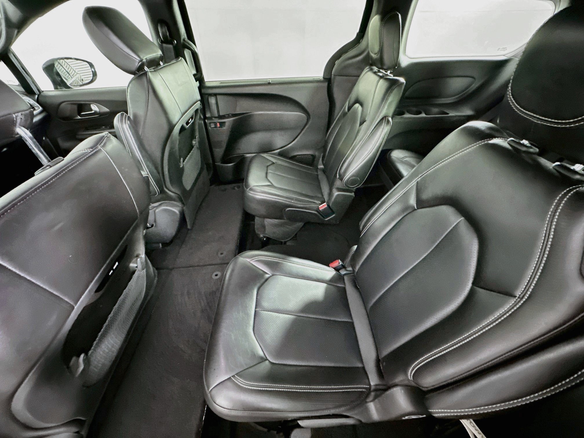 Used 2025 Chrysler Pacifica Select FWD image 27