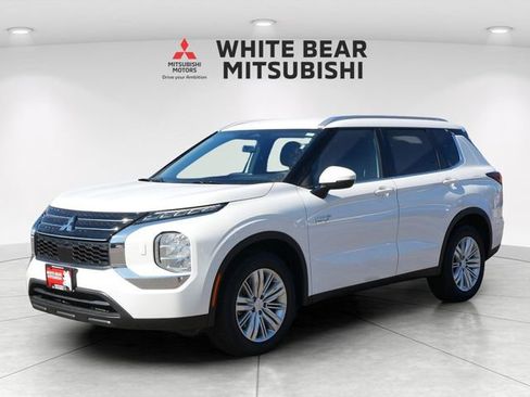Used 2025 Mitsubishi Outlander ES AWD/4WD image 3