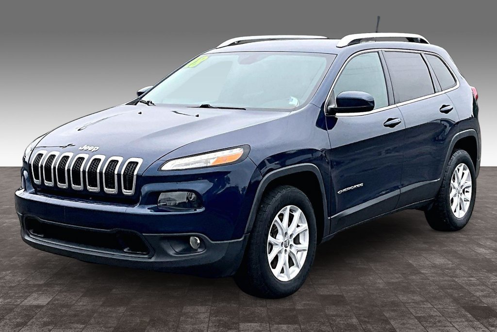 Used 2018 Jeep Cherokee Latitude Plus w/ Cold Weather Group AWD/4WD image 24