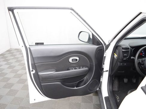 Used 2017 Kia Soul image 9