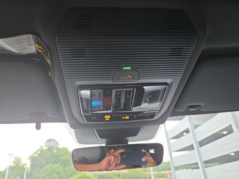 New 2025 Volkswagen Tiguan SE R-Line image 24