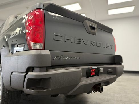 Used 2003 Chevrolet Avalanche 4x4 w/ Suspension Package, Off-Road image 20