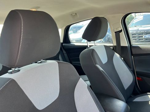 Used 2012 Ford Focus SE FWD image 16