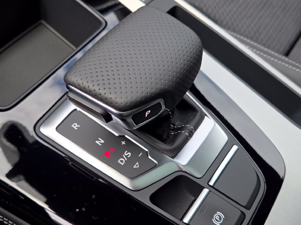 Certified 2024 Audi Q5 e Premium Plus AWD/4WD image 33