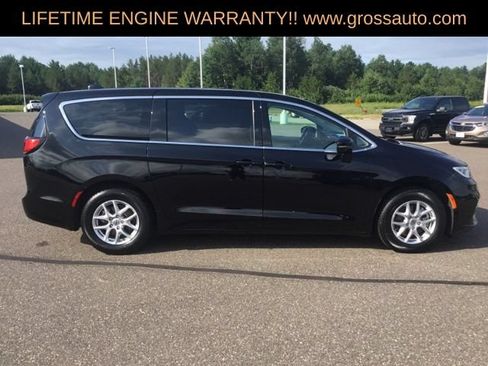 Certified 2024 Chrysler Pacifica Touring-L FWD image 11