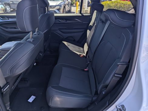 New 2025 Jeep Grand Cherokee Laredo w/ Luxury Tech Group I image 8