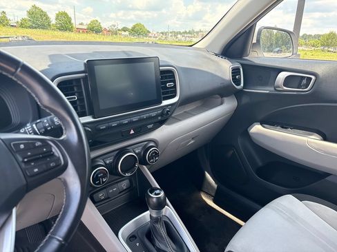 Used 2023 Hyundai Venue SEL FWD image 18