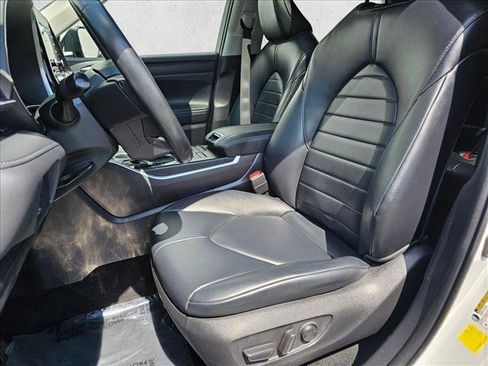 Used 2022 Toyota Highlander XLE AWD/4WD image 23