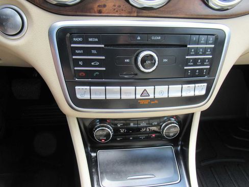 Used 2020 Mercedes-Benz GLA 250 4MATIC image 29