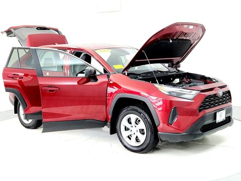 Used 2023 Toyota RAV4 LE image 12