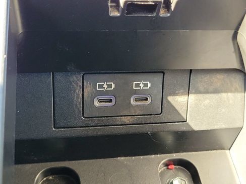Used 2024 Toyota Prius LE FWD image 34