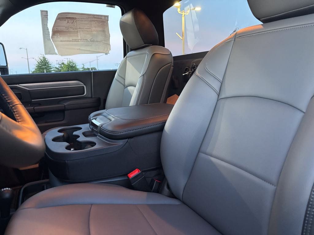 New 2024 RAM 5500 Tradesman w/ Safety Group AWD/4WD image 16