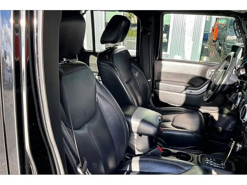 Used 2015 Jeep Wrangler Unlimited Sahara w/ Connectivity Group image 8